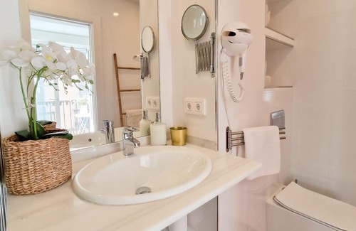 San Felipe Neri Apartment | Elegant Retreat in Malaga‘s Historic Centre