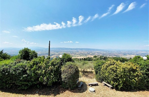 Assisi Villa | Elegant Retreat in Umbria