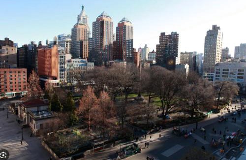 Ukrainian Village Apartment | Elegant Retreat - Sophisticated One Bedroom in Downtown Manhattan's Union Square