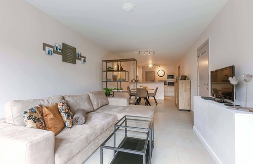 Blankenberge House | Elegant Seaside Retreat with Garden and Garage
