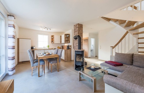 Glowe House | Elegant semi-detached house with sauna, wood-burning stove and garden, close to the beach