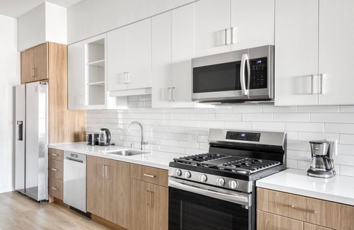 Silver Lake Apartment | Elegant Silverlake 1BR w/W/D & Roof, nr 5 & 10 freeways, by Blueground
