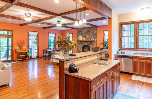 Almond House | Elegant Smoky Mountains Retreat