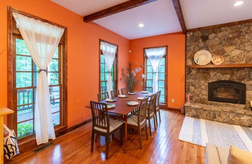 Almond House | Elegant Smoky Mountains Retreat