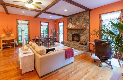 Almond House | Elegant Smoky Mountains Retreat