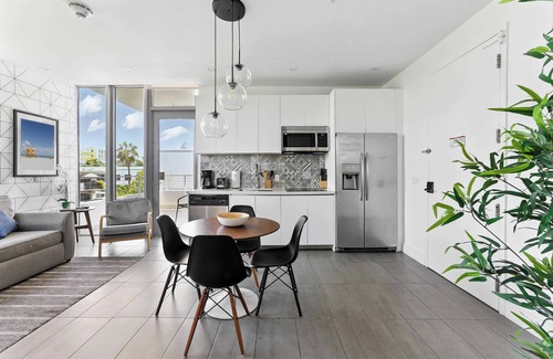 Flamingo/Lummus Apartment | Elegant SoBe 2 Bedroom Apartment