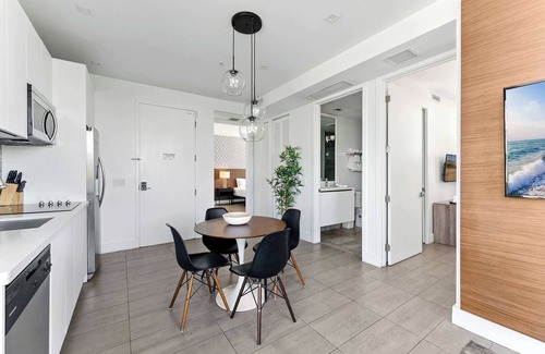 Flamingo/Lummus Apartment | Elegant SoBe 2 Bedroom Apartment