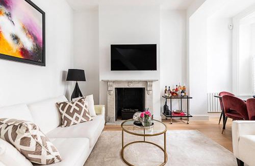 Courtfield Apartment | Elegant South Kensington Retreat with Outdoor Spaces