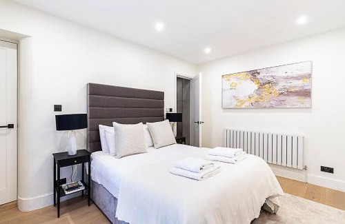 Courtfield Apartment | Elegant South Kensington Retreat with Outdoor Spaces