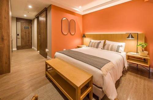 Los Naranjos Apartment | Elegant Space in El Tesoro Recharge in Comfort 308