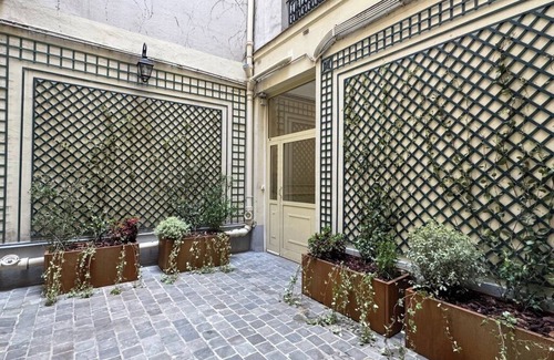 Gaillon Apartment | Elegant spacious 2 bedroom, apartment in the heart of Paris, near Opera & Louvre