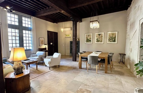 Uzes Apartment | Elegant & spacious apartment in historical building, steps from Place aux Herbes
