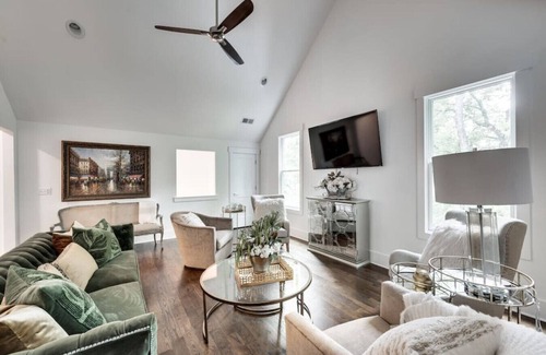 Green Hills House | Elegant & Spacious Furnished w/ Garage+Fenced Yard