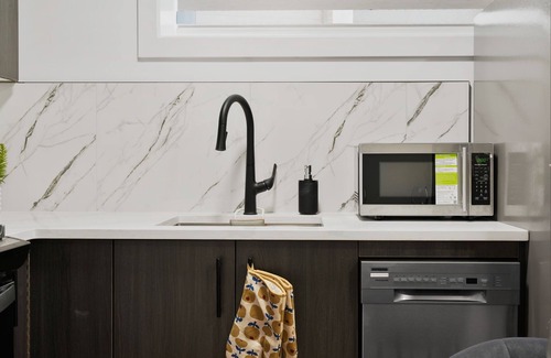 Northeast Edmonton Apartment | Elegant|Spacious|King Bed|Fireplace|Ravine View