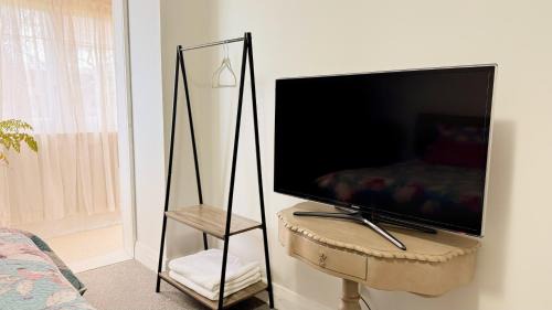 Greenlane - Ellerslie House | Elegant St ay Central Spot Fresh Features