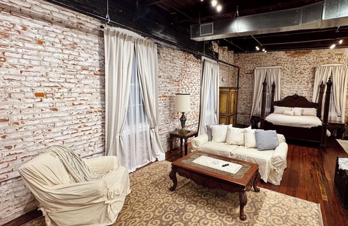 Sunshine Apartment | Elegant studio in Restored Downtown District of Plaquemine
