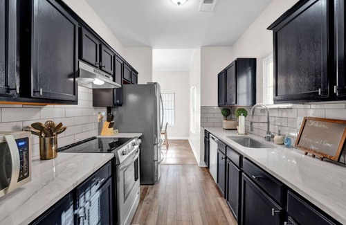 Uptown House | Elegant styled 3BR home 5-min from Beale Street
