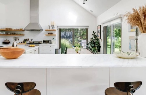 East Hampton House | Elegant, Stylish & Serene Retreat - East Hampton Central & Private Location!