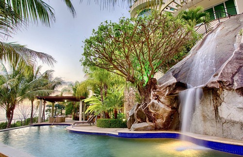 Boca de Tomatlan Villa | Elegant suite with beach view
