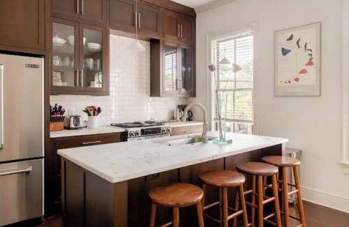 Cannonborough Elliotborough Condo | Elegant Sunlit Home with Private Rooftop Oasis