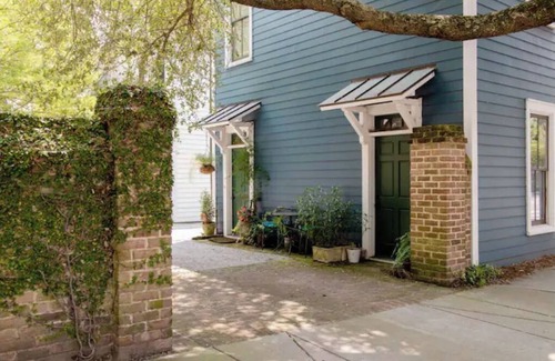 Cannonborough Elliotborough Condo | Elegant Sunlit Home with Private Rooftop Oasis