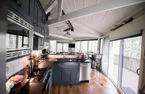 Big Canoe Cabin | Elegant Treetop Escape in Big Canoe, close to all amenities. Dog friendly!