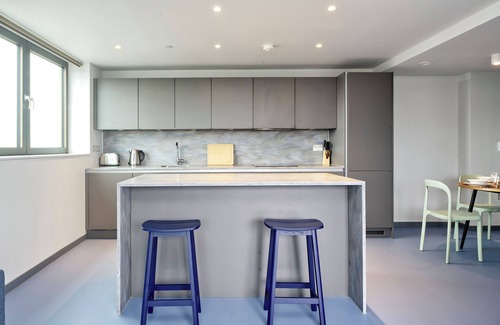 Poplar Apartment | Elegant two-bedroom apartment in vibrant Poplar