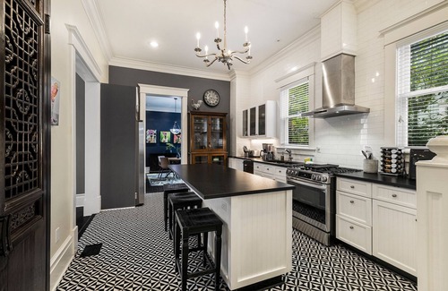 Thomas Square House | Elegant Victorian Manor w/Parking, Garden + Porch by Lucky Savannah
