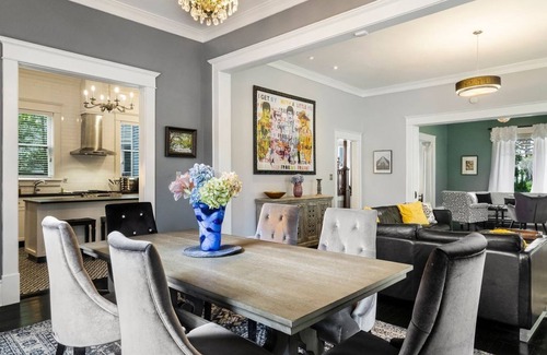 Thomas Square House | Elegant Victorian Manor w/Parking, Garden + Porch by Lucky Savannah