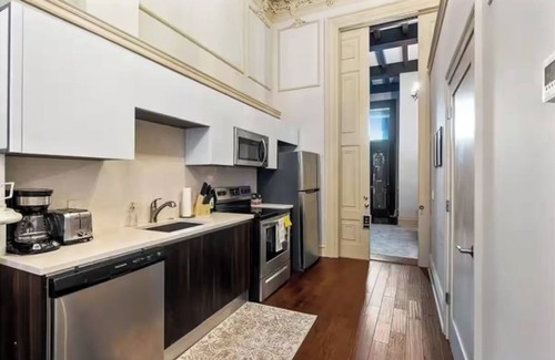 Center City West Apartment | Elegant Victorian Centre City 1 BR Apartment - Rittenhouse Square
