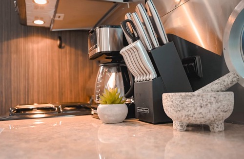 Butler House | Elegant Watauga Lake Airstream