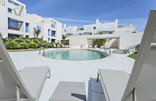 Conceicao e Cabanas de Tavira Apartment | Elegant with pool view