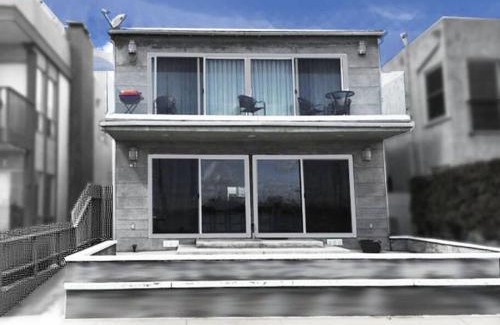 Belmont Shore Apartment | Elegant with spectacular view & steps to so much.