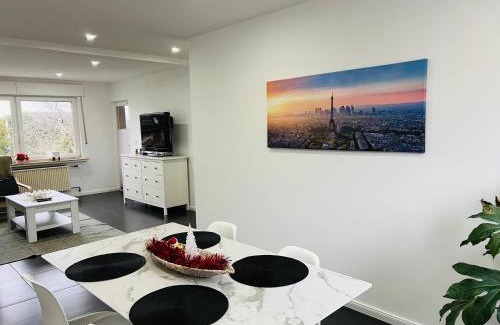 Rhein-Erft-Kreis District Apartment | Elegante Apartment in Erftstadt mit Balkon, Zentral, Bahnhof nah, Phantasialand Brühl bei Cologne