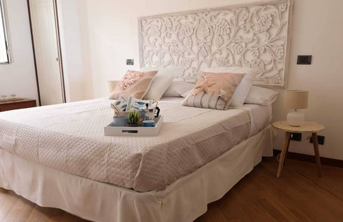 Pozzuoli Apartment | Elegante appartamentopanoramico con terrazza.