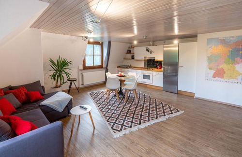 Herrischried Apartment | Elegante Ferienwohnung mit Außenpool Schwarzwald