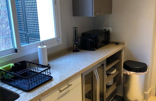 Casares Apartment | Elegante,ruhige 4 Zi Fewo mit Charme, Whirlpool, Gym, 3 Min Fahrt zum Sandstrand