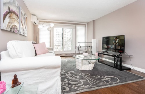 Fort Gary Apartment | Elegantly Designed 2 Bedroom Condo (Parking)