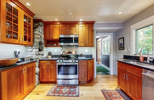 Ludlow House | Elegantly Rustic Getaway w/Yard, Fire Pit, Dock, Kayaks - Close to Skiing