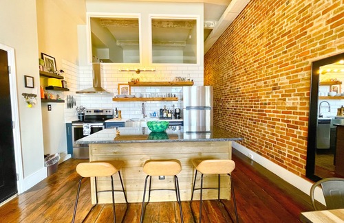 Wilmington Historic District Condo | Elephant on Market Wilmington 2 King BR + Parking