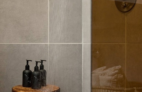East Bank Hotel | Elevated Elegance: Experience Downtown Nashville! Near Broadway