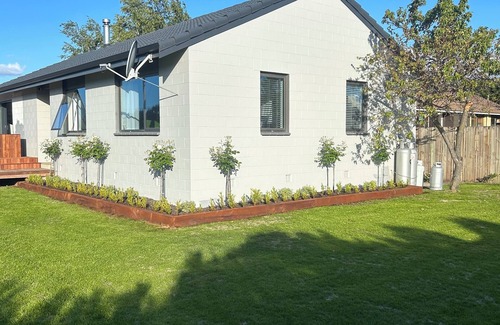 Lowburn House | Elevated Mountain Views on Waenga