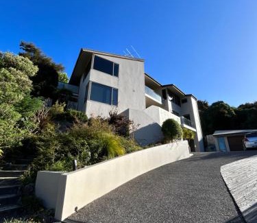 Kaiteriteri House | Elevated Views Little Kaiteriteri 3 bedrooms