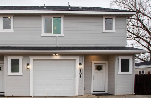 Caldwell House | Elgin Modern Maple Townhome 101