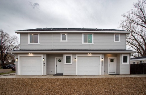 Caldwell House | Elgin Modern Maple Townhome 101