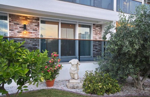 Side Apartment | Elia Apartments