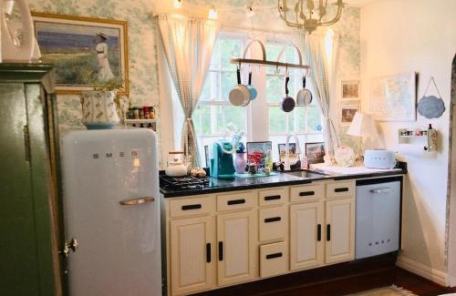 Mid-City House | Elisabeth House DOLLHOUSE, 6 BR, French Quarter, Streetcar sleeps 14!