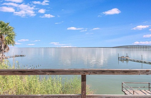 Rockport House | Elite 1 bedroom waterfront home. Spacious screened in porch and pier!