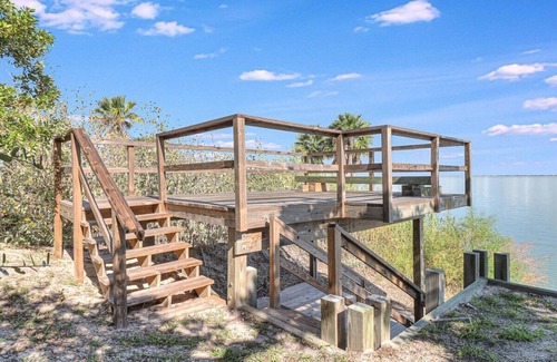 Rockport House | Elite 1 bedroom waterfront home. Spacious screened in porch and pier!