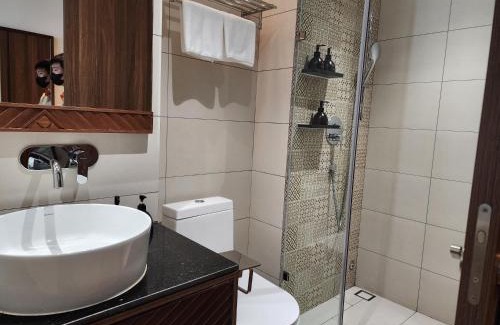 Tan Qui Dong Apartment | Elite Apartment - Resort Pool & Gym by Center HCMC